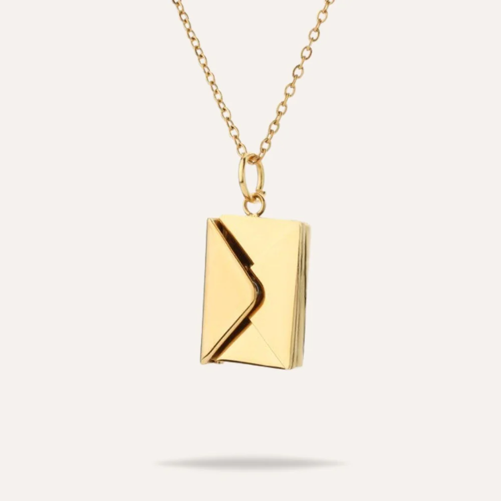 Collier Enveloppe à Message Secret – Un “Je t’aime” à porter sur soi